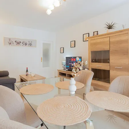 2 Bedroom Gorgeous In Apartamento *