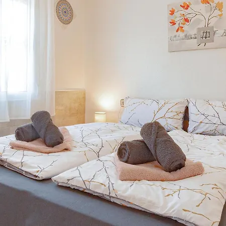 2 Bedroom Gorgeous In Apartment