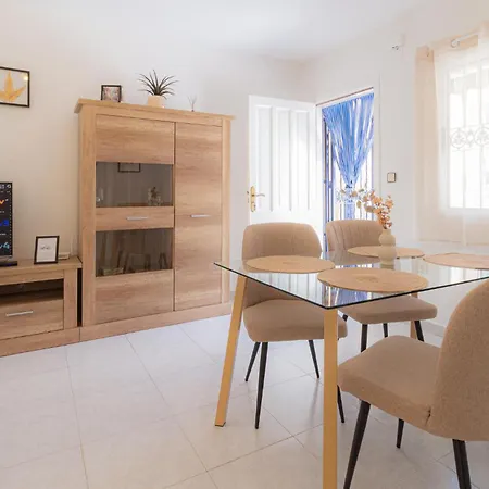 2 Bedroom Gorgeous In Apartamento Torrevieja