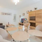 Pet Friendly In Apartment *